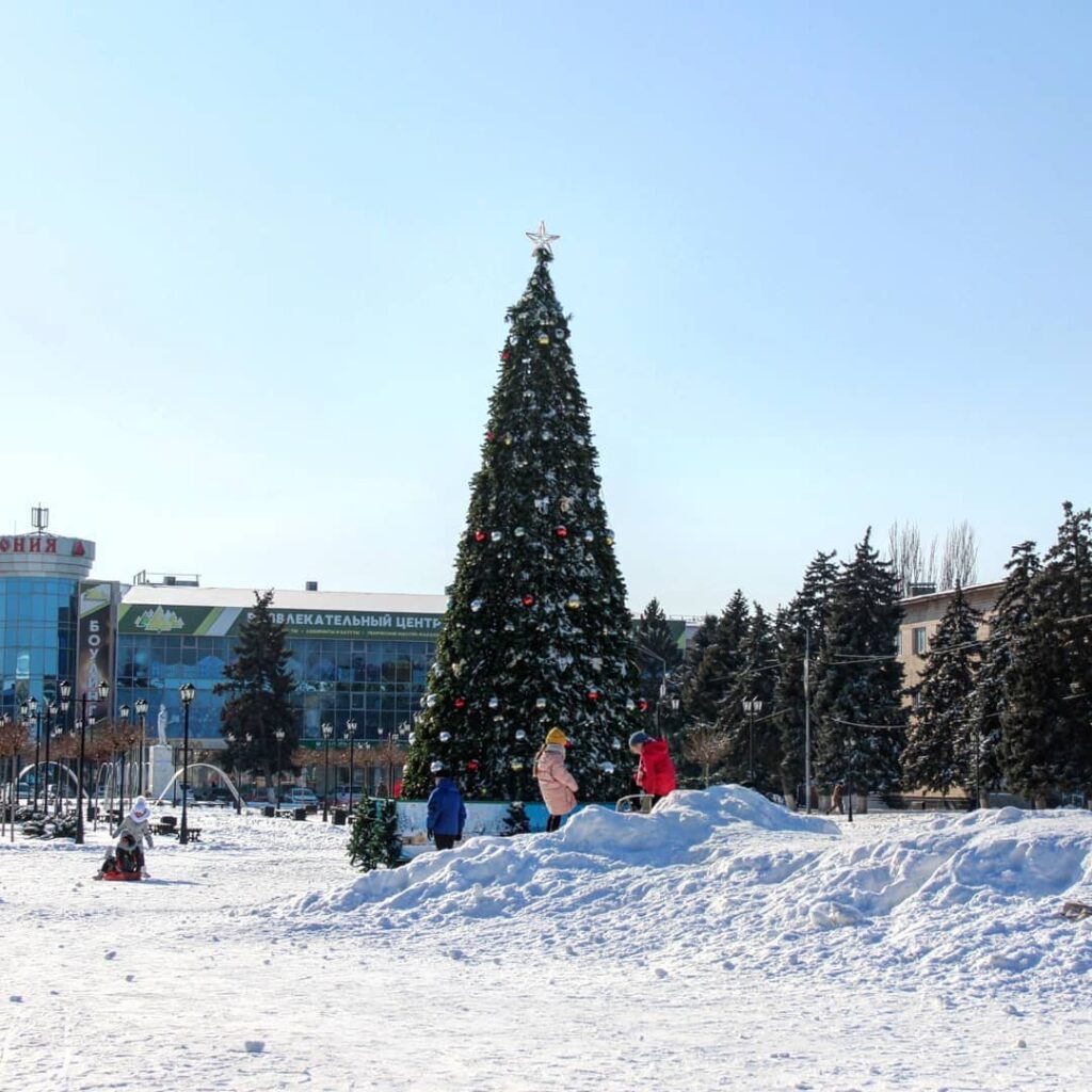 Новый тимашевск. Парк изюминка Тимашевск зима. Елка на площади в г.Тимашевск. Зима в Тимашевске. Тимашевск зимой.