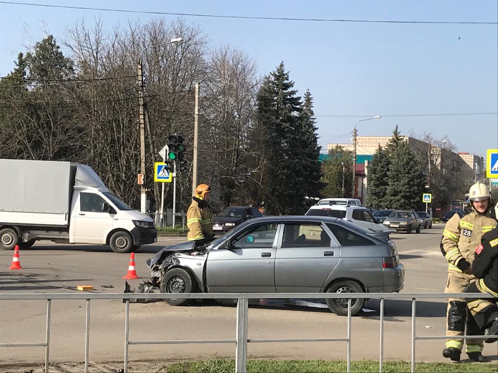 В центре Тимашевска в ДТП легковушки с машиной скорой помощи пострадали  шесть человек | 07.04.2021 | Тимашёвск - БезФормата