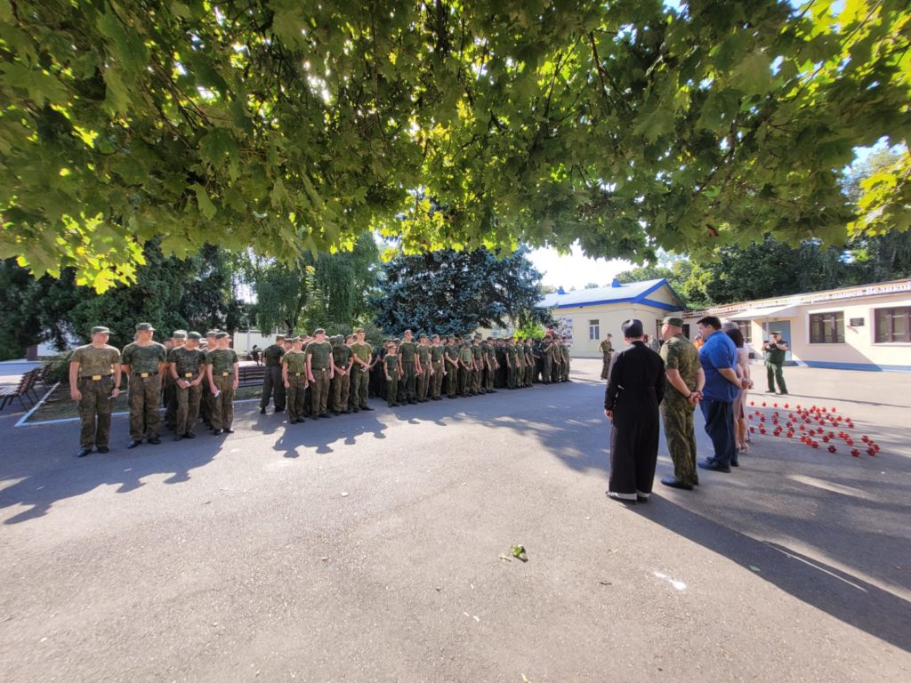 В память жертв Беслана в тимашевском сквере зажглись сотни свечей |  06.09.2022 | Тимашёвск - БезФормата