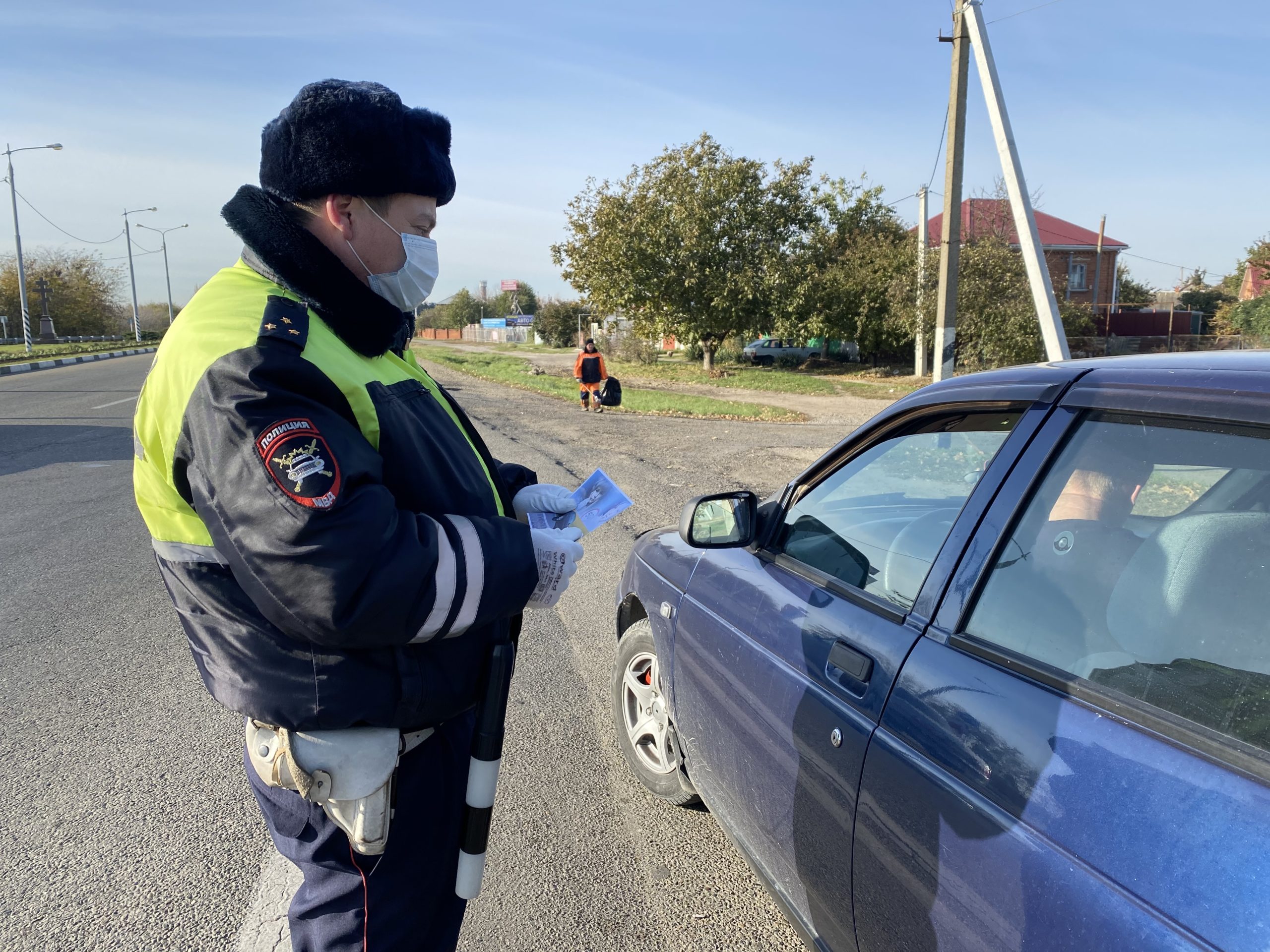 Тимашевские автоинспекторы с памятками «Осторожно, мошенники!» вышли на  дороги | 24.01.2024 | Тимашёвск - БезФормата