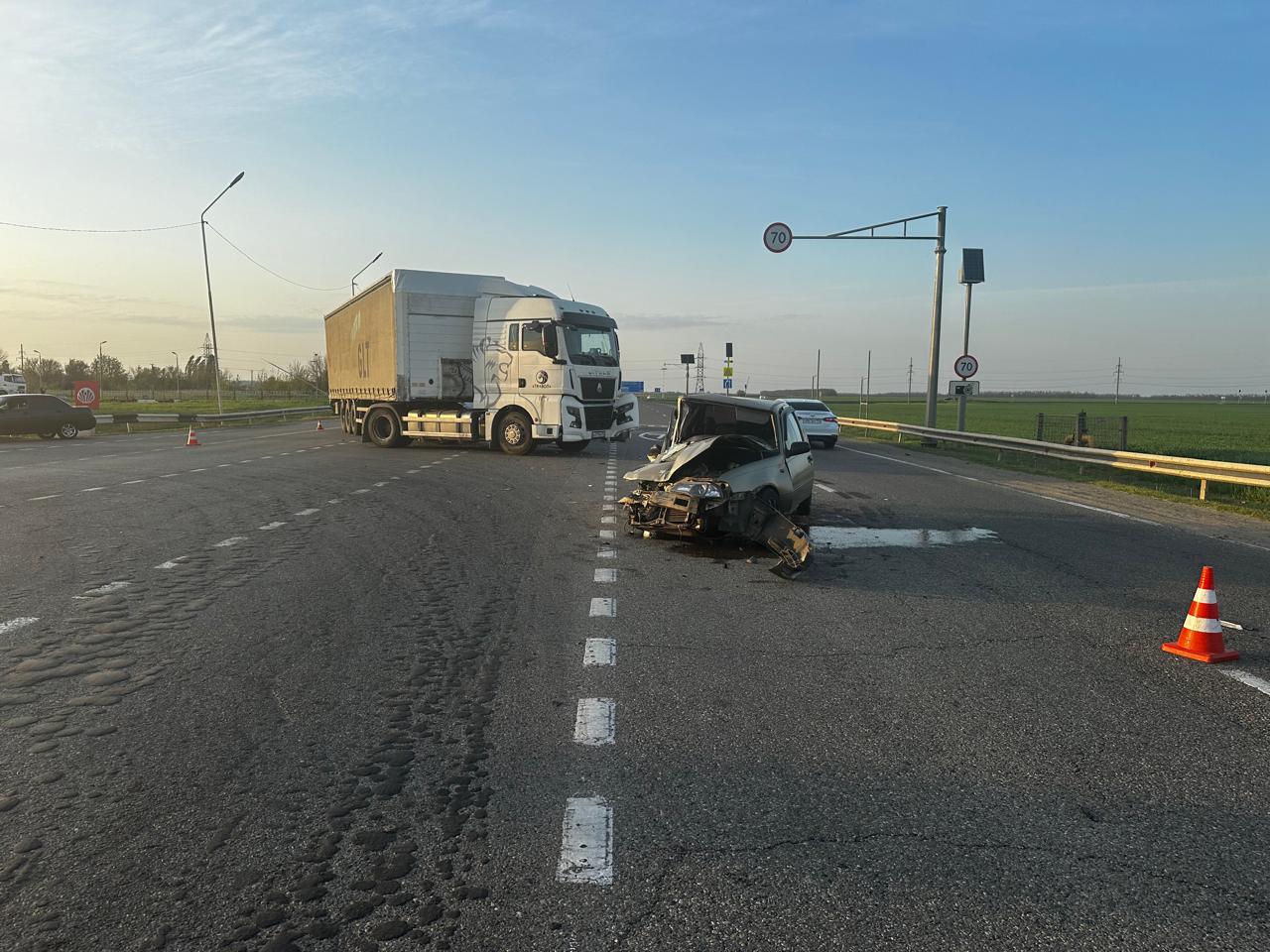 Водитель фуры стал причиной двойного ДТП | 16.04.2024 | Тимашёвск -  БезФормата